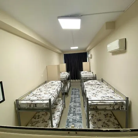 Tirana Hostel Vandrarhem *