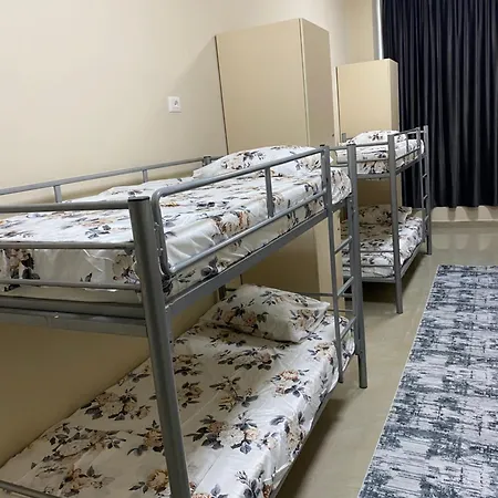 Tirana Hostel Vandrarhem *